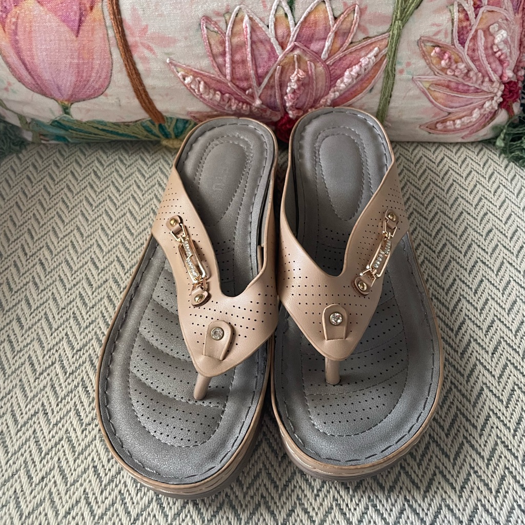 Elegant Beige & Gold Women's Sandals